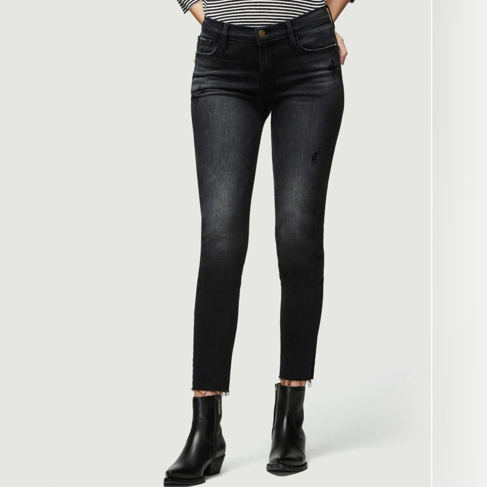 FRAME Le Garcon Crop Jeans With Raw Edge in Jacqueline Distressed Black Size 33